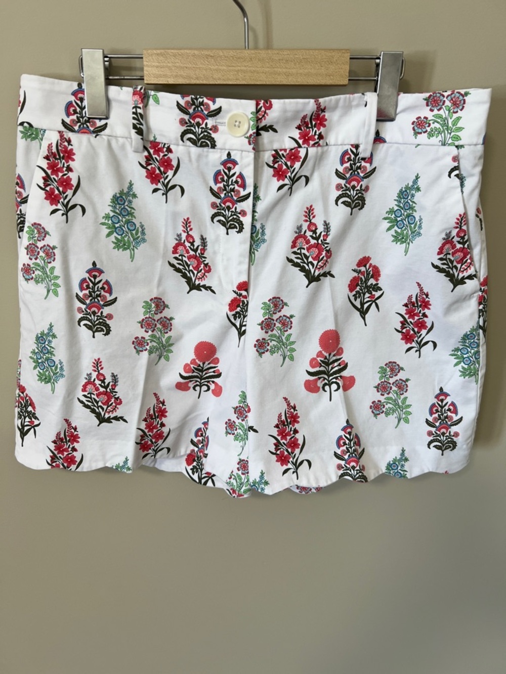 Talbots Women’s Floral White Cotton Scalloped Hem Shorts Mid Rise Chino Size 12P